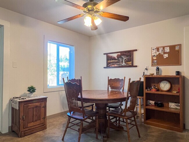 Building Photo - OWN961