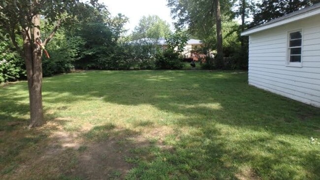 Building Photo - Wonderful 3 Bed 1 Bath House w/ Bonus Room!