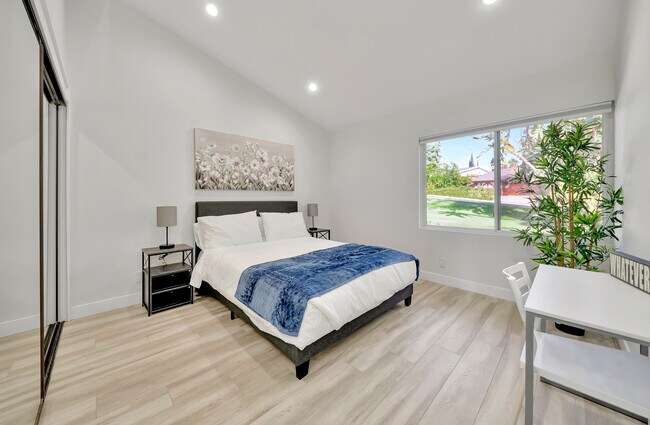 Building Photo - 5565 Ostin Ave