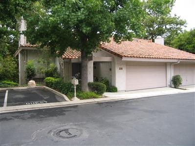 3 bedroom/ 2 1/2 bath Remodeled townhome In Northgate - 673 Arroyo Oaks Dr