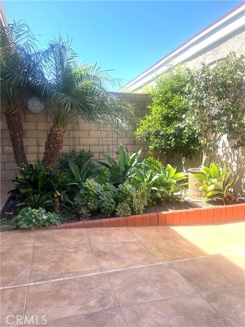 Building Photo - 5052 Hampton Ct