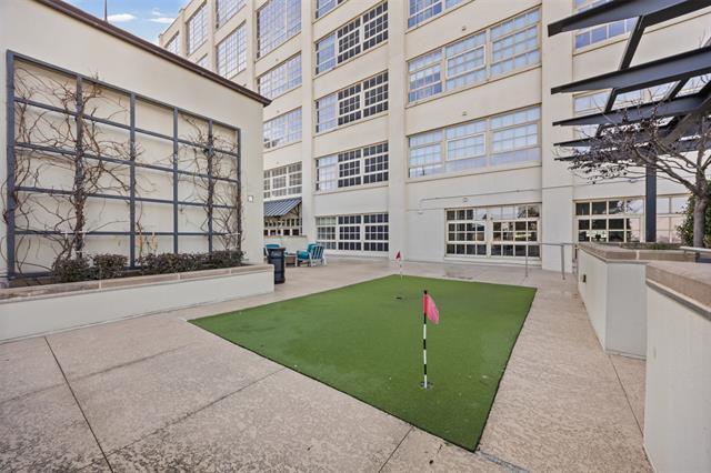 Building Photo - 2600 W 7th St