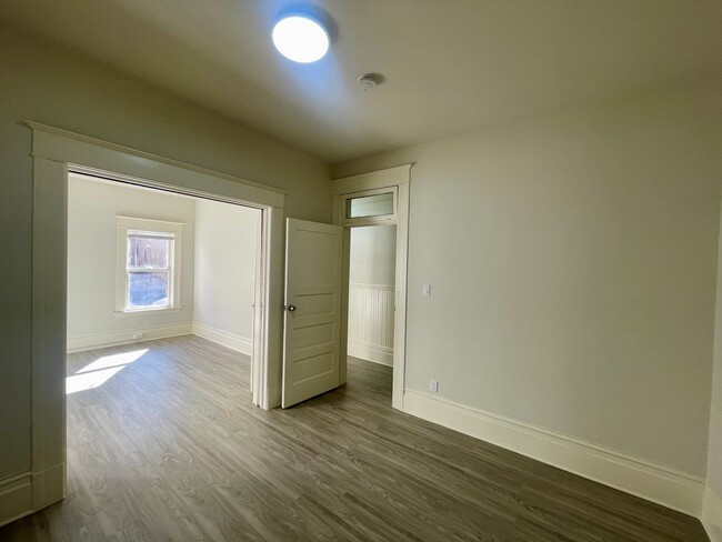 Building Photo - Ground floor Nob Hill 3BR + Office | Avail...