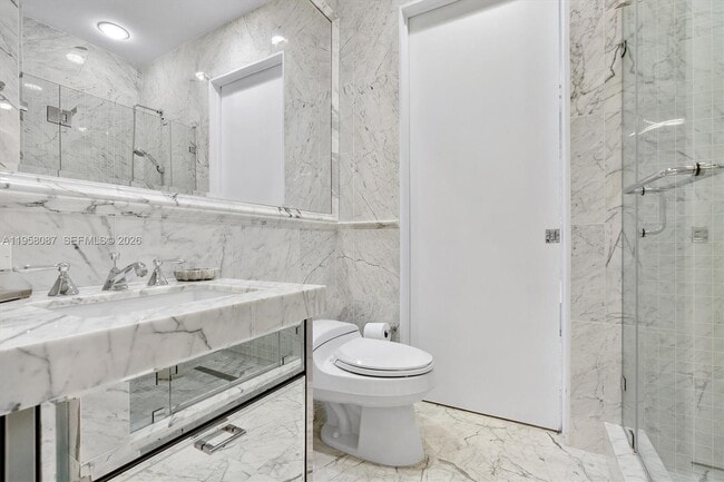 Building Photo - 17475 Collins Ave