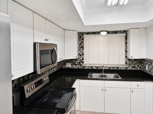 Building Photo - 3870 Mission Dr