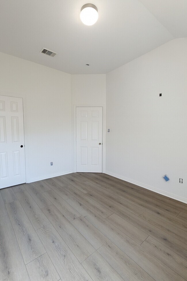 Building Photo - 5110 Misty Village Ct