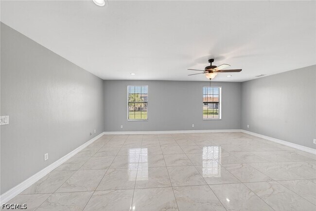 Building Photo - 305 SE 19th Terrace