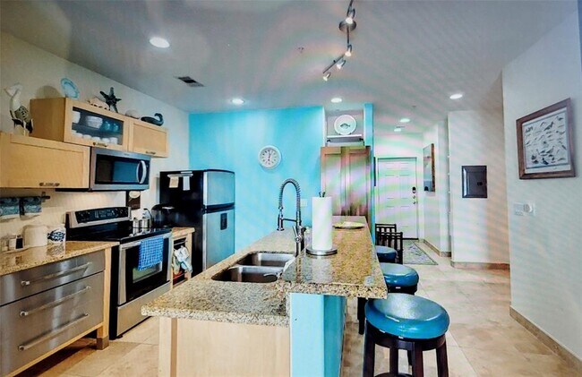 Building Photo - 9420 Seawall Blvd