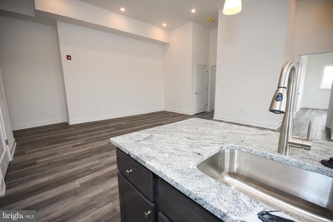 Building Photo - 6164 Ridge Ave