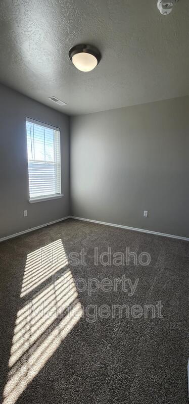 Building Photo - 657 N Manship Ave