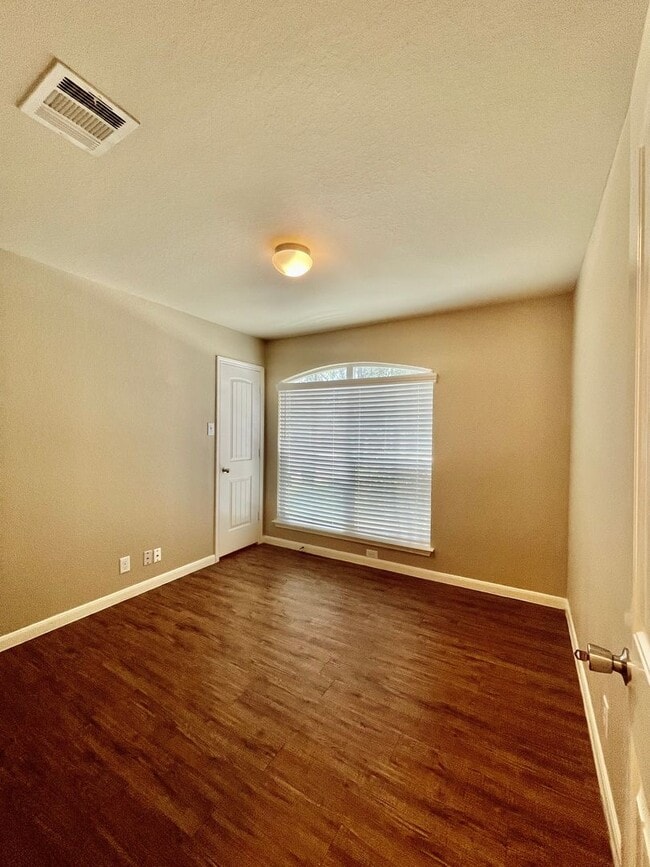 Building Photo - Immaculate Home In A Great Neighborhood!