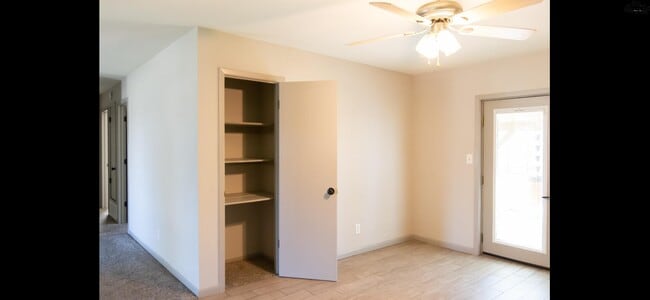 Building Photo - 906 Dosia Cir