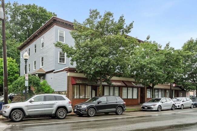 Building Photo - 570 Washington St