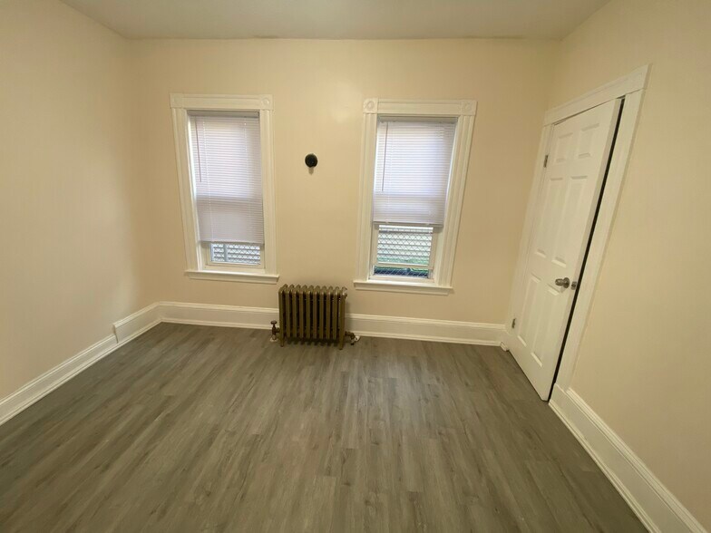 Building Photo - 33 Everett Ave