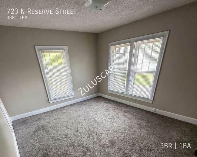 Building Photo - 723 N Reserve St