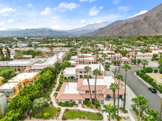 Building Photo - 2074 N Mira Vista Way