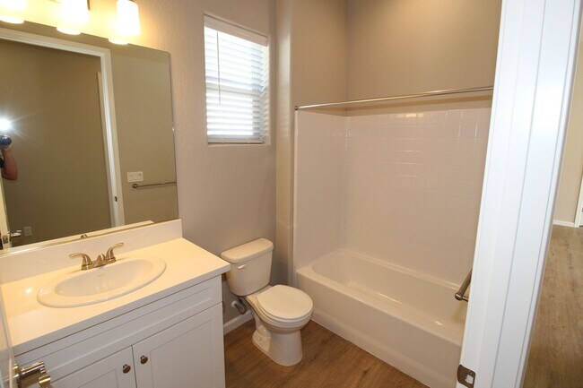 Building Photo - BRAND NEW 2BED/2BATH with SOLAR - Clinton/Arthur