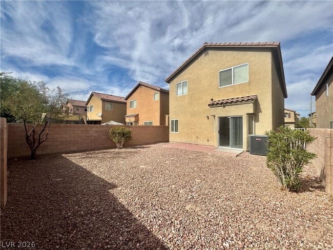 Building Photo - 3805 Hollycroft Dr