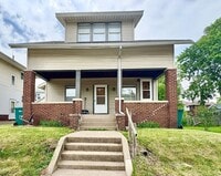 Building Photo - 215 S Pine St