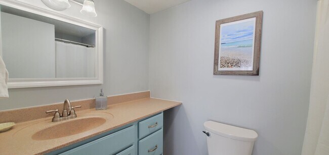 Building Photo - Off-Season Rental 2 Bedroom, 2 Bathroom Condo at Hilltop Condos