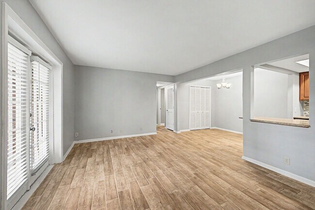 Building Photo - Fantastic 1BR/1BA condo in the desirable Georgetown Condominiums in the heart of Green Hills!
