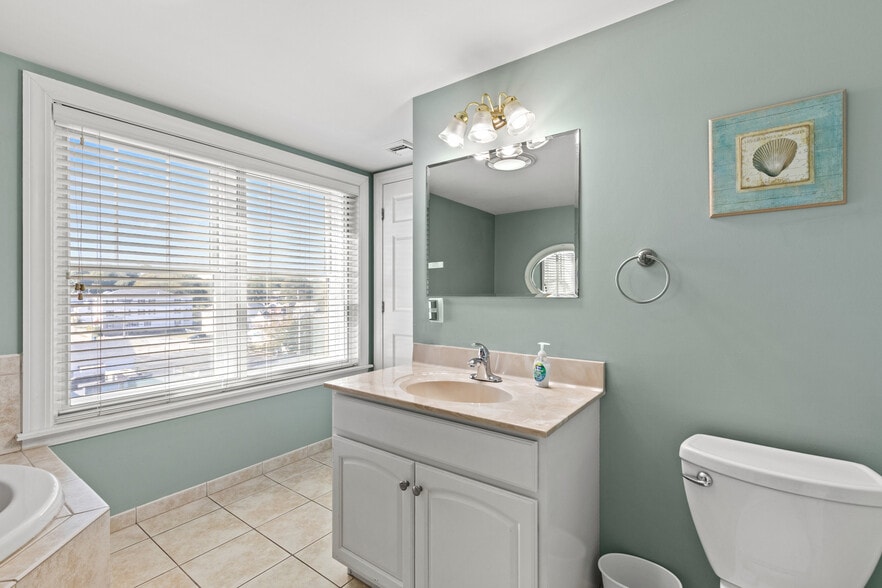 Building Photo - 1 E Grand Ave