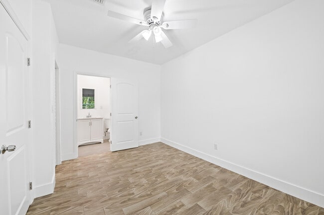 Building Photo - 35 SE 12th St