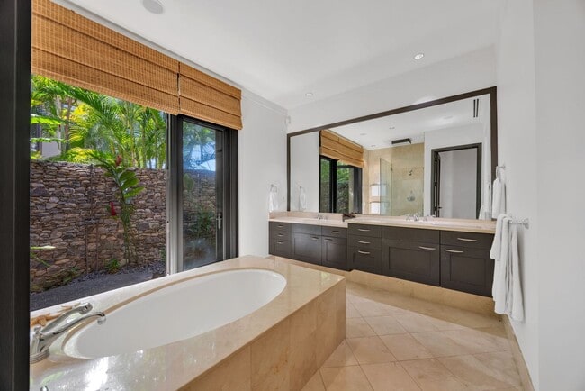 Building Photo - Luxury Kapalua Condo at Coconut Grove – Lo...