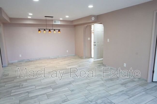 Building Photo - 10444 N 69th St