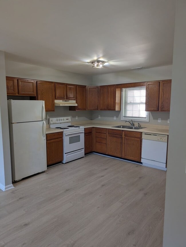 Building Photo - Two bedroom, 1 bath Apartment in Burlington
