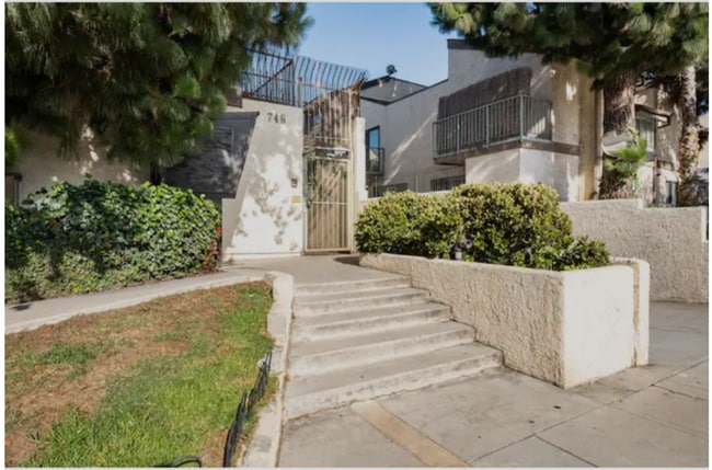 Building Photo - For Rent: Modern 2-Bedroom, 2-Bath Townhouse Apartment