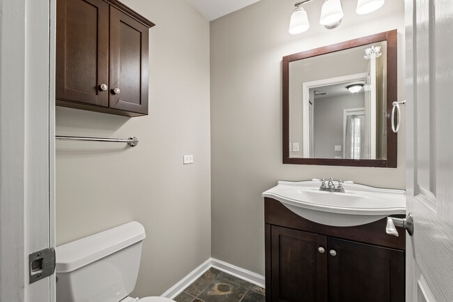 Building Photo - 7918 Knottingham Cir