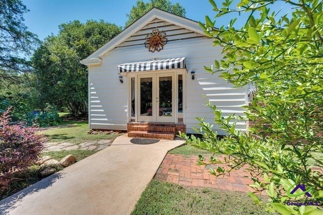 Building Photo - 422 Forrest Dr