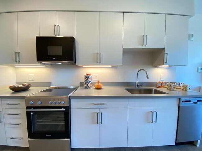 Building Photo - 409 Elm St