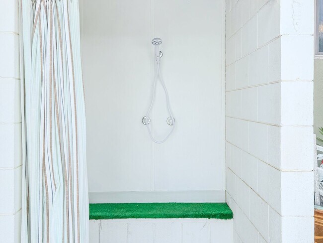 Building Photo - 1327D - The Sea Bum Sanctuary | 2 Bed 2 Ba...