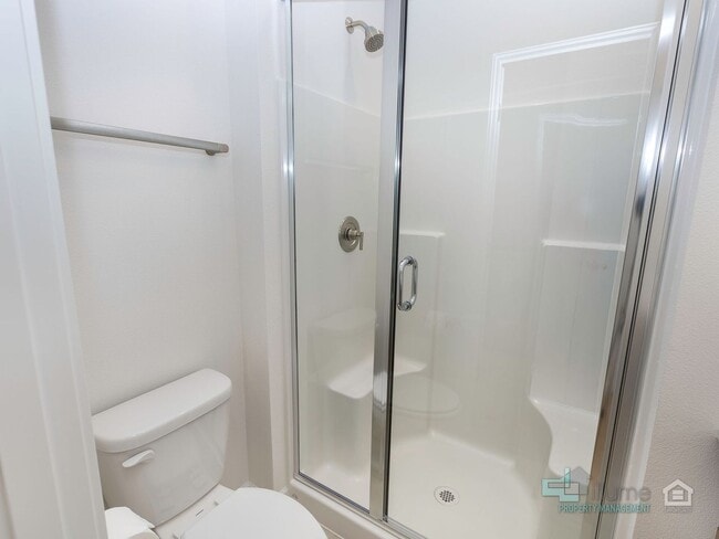 Building Photo - Charming 2-Bedroom, 2.5-Bathroom Home in Hillsboro