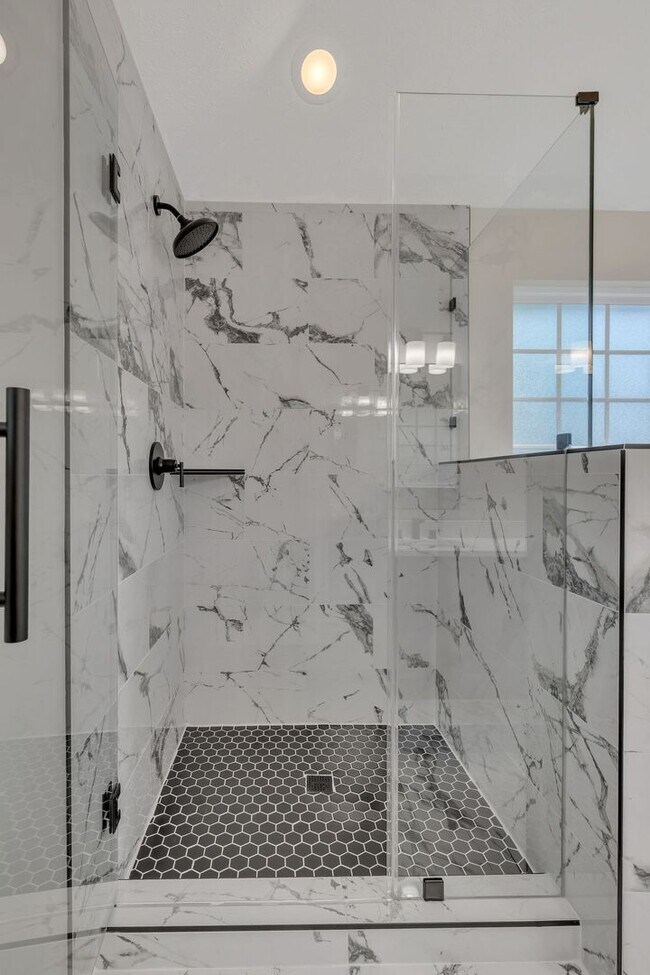 Building Photo - Beautifully Updated Home with Modern Finishes