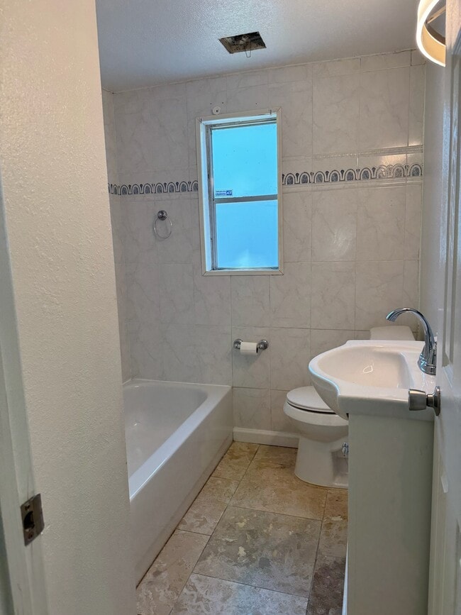 Building Photo - 12 Concordia Blvd