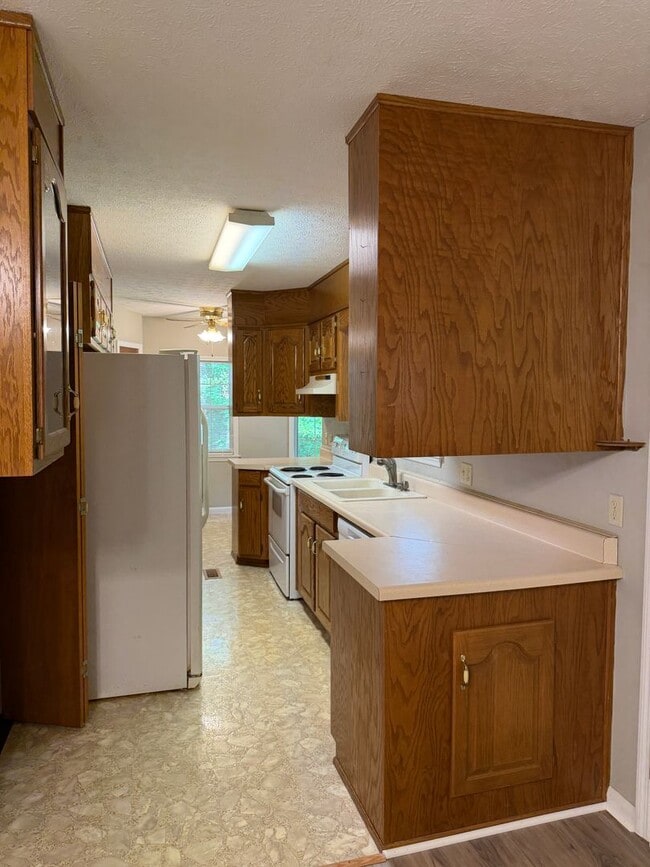 Building Photo - 4084 Friendship Rd