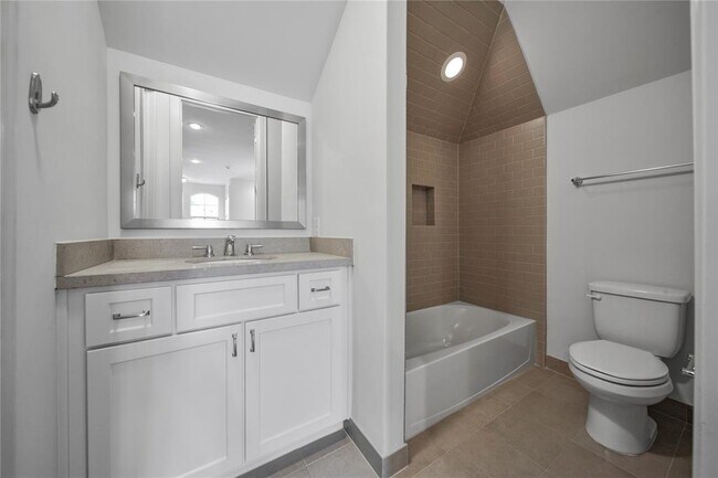 Building Photo - 42 Wooded Park Pl