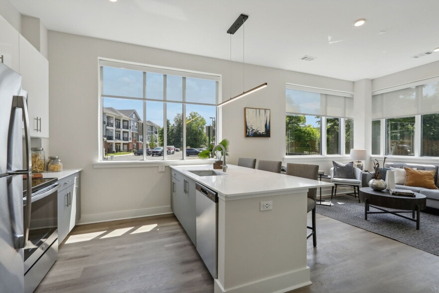 Building Photo - Heritage Court