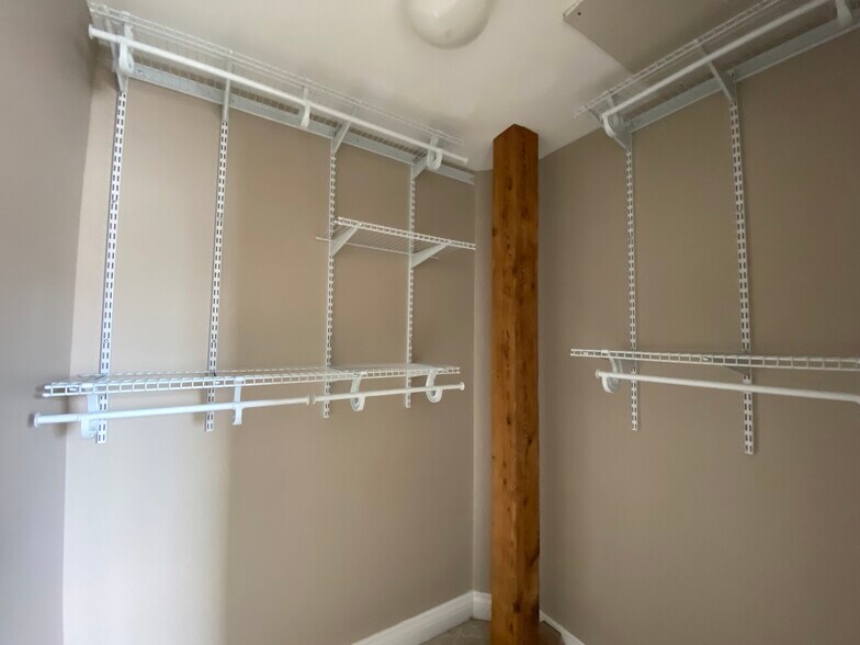Building Photo - 23 S Main St Apt 5