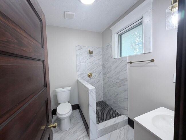 Building Photo - 1258 Agnes Pl