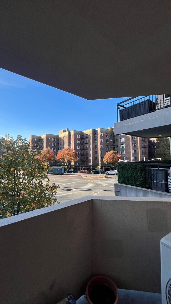 Building Photo - 1495 E 28th St