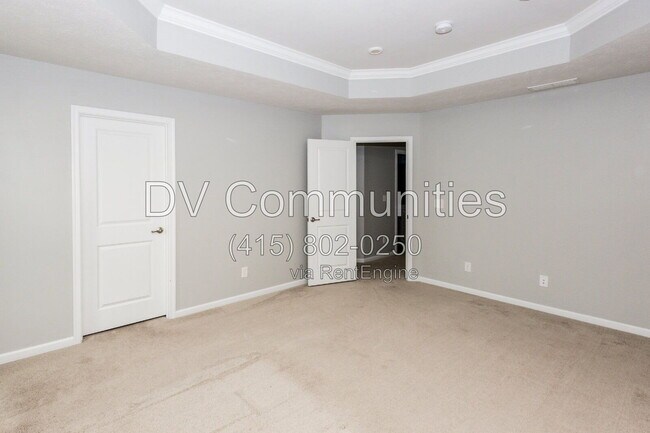 Building Photo - 7226 Hillsview Dr