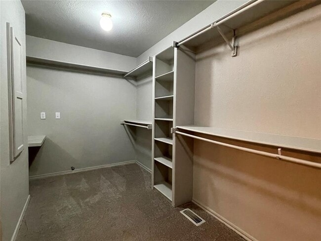 Building Photo - 703 Badger St NE