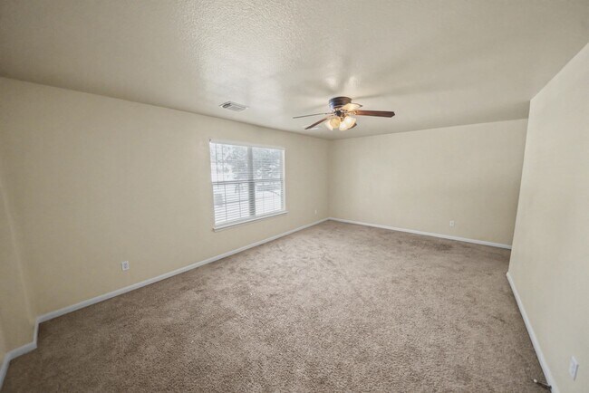 Building Photo - Beautiful 5-Bedroom Home in Schertz - Realtor Commission: $750