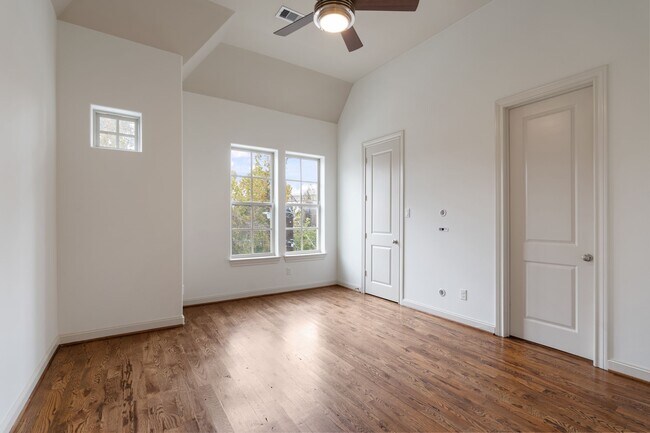 Building Photo - 1103 Summer St