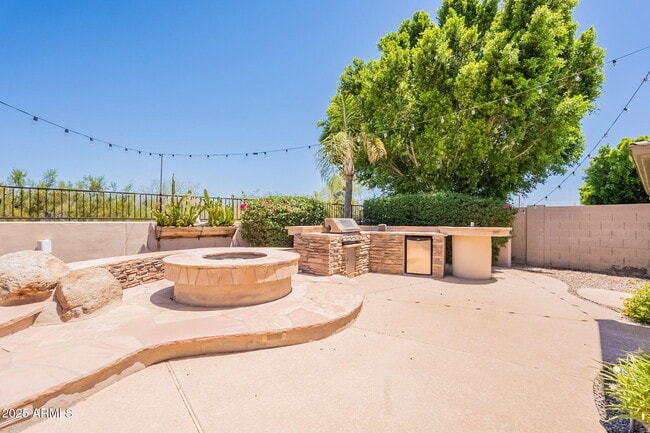 Building Photo - 6294 E Wilshire Dr