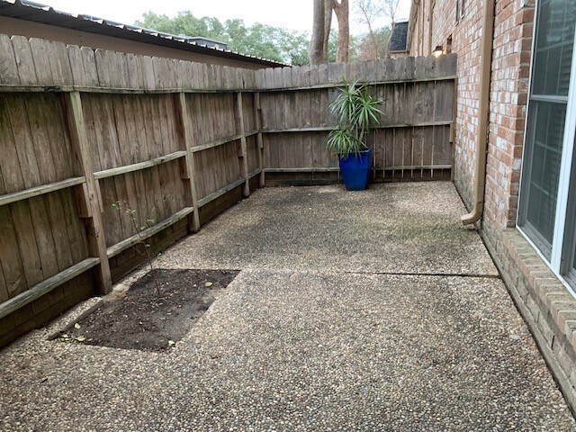 Building Photo - 355 N Post Oak Ln